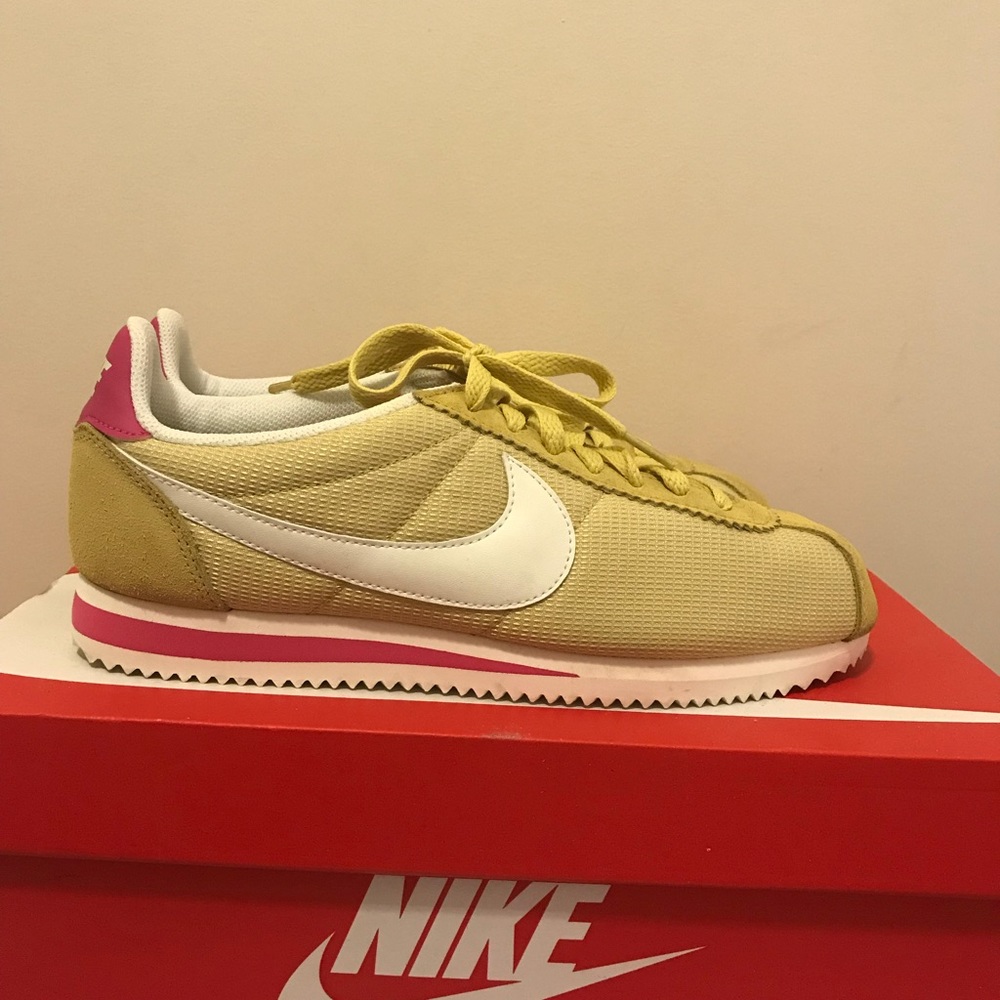 Nike CLASSIC CORTEZ NYLON Shoes (Trainers)
